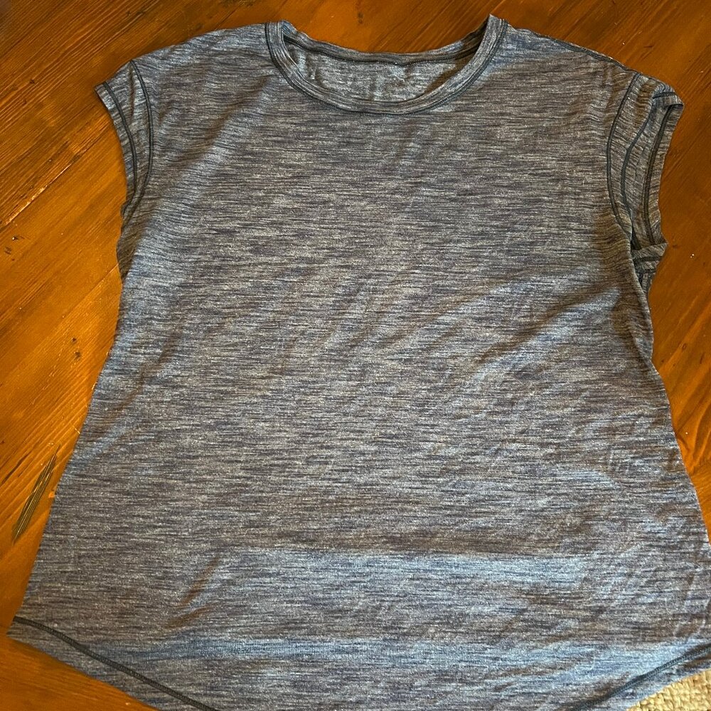 Womens crop sleeve LuLuLemon tee